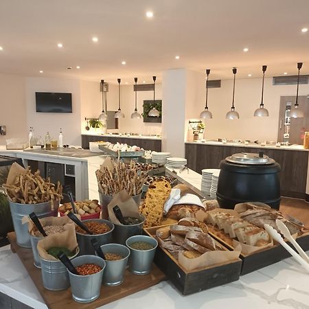 Cim Business Centre Hotel Maidenhead Bagian luar foto