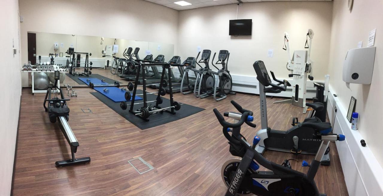 Cim Business Centre Hotel Maidenhead Bagian luar foto