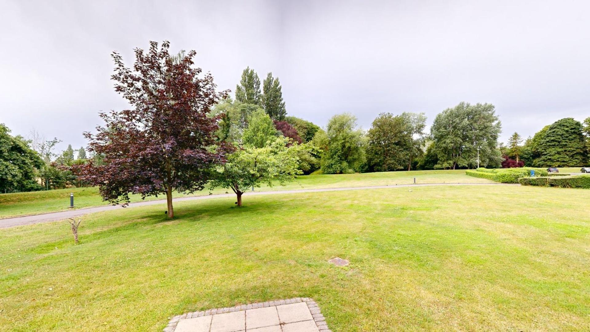 Cim Business Centre Hotel Maidenhead Bagian luar foto