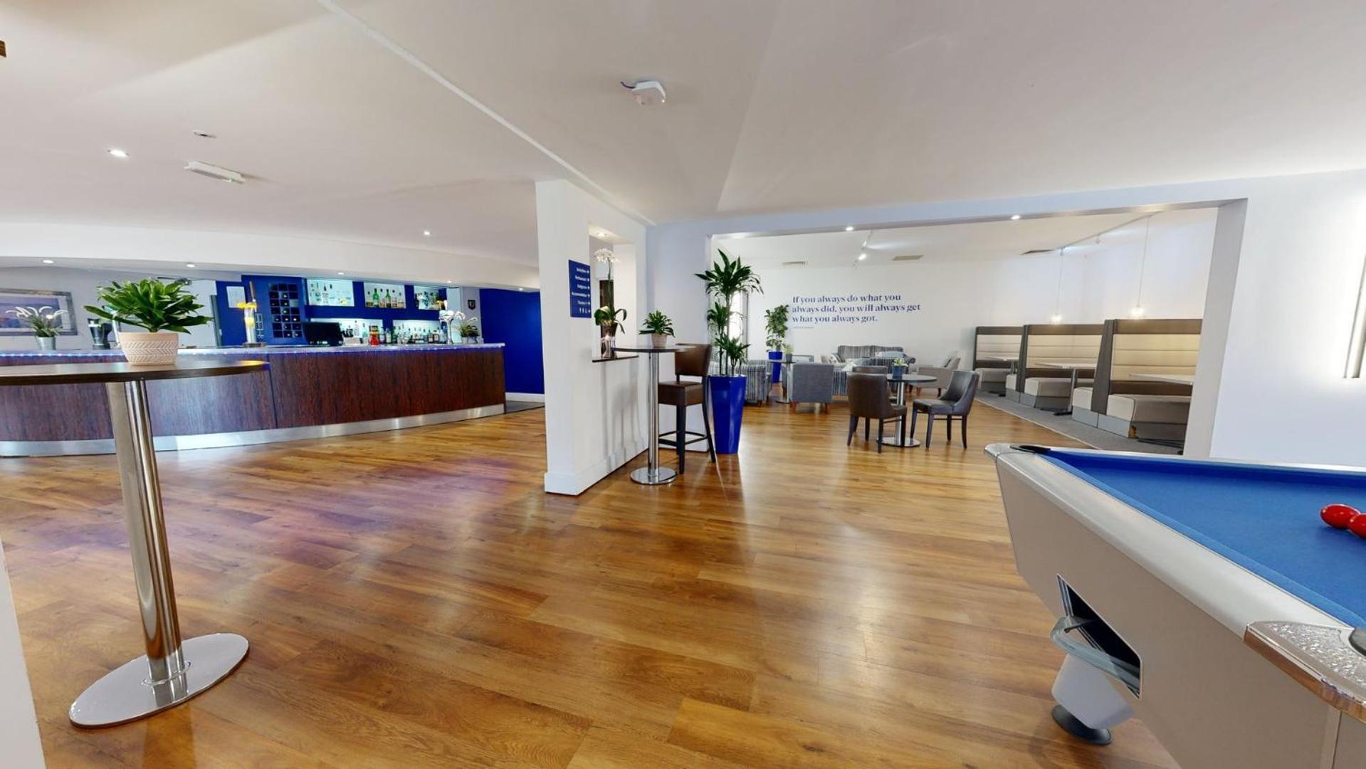 Cim Business Centre Hotel Maidenhead Bagian luar foto