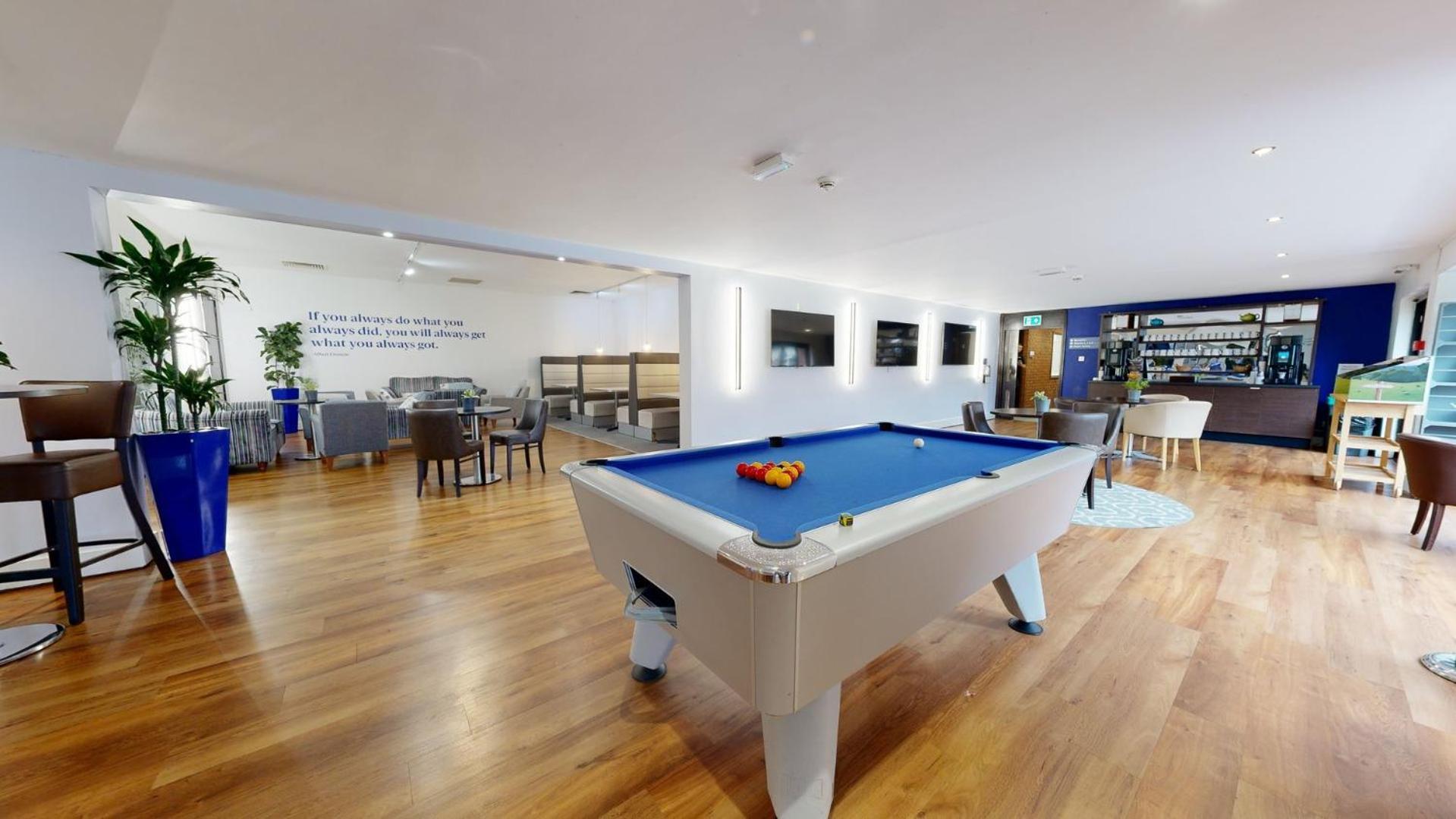 Cim Business Centre Hotel Maidenhead Bagian luar foto