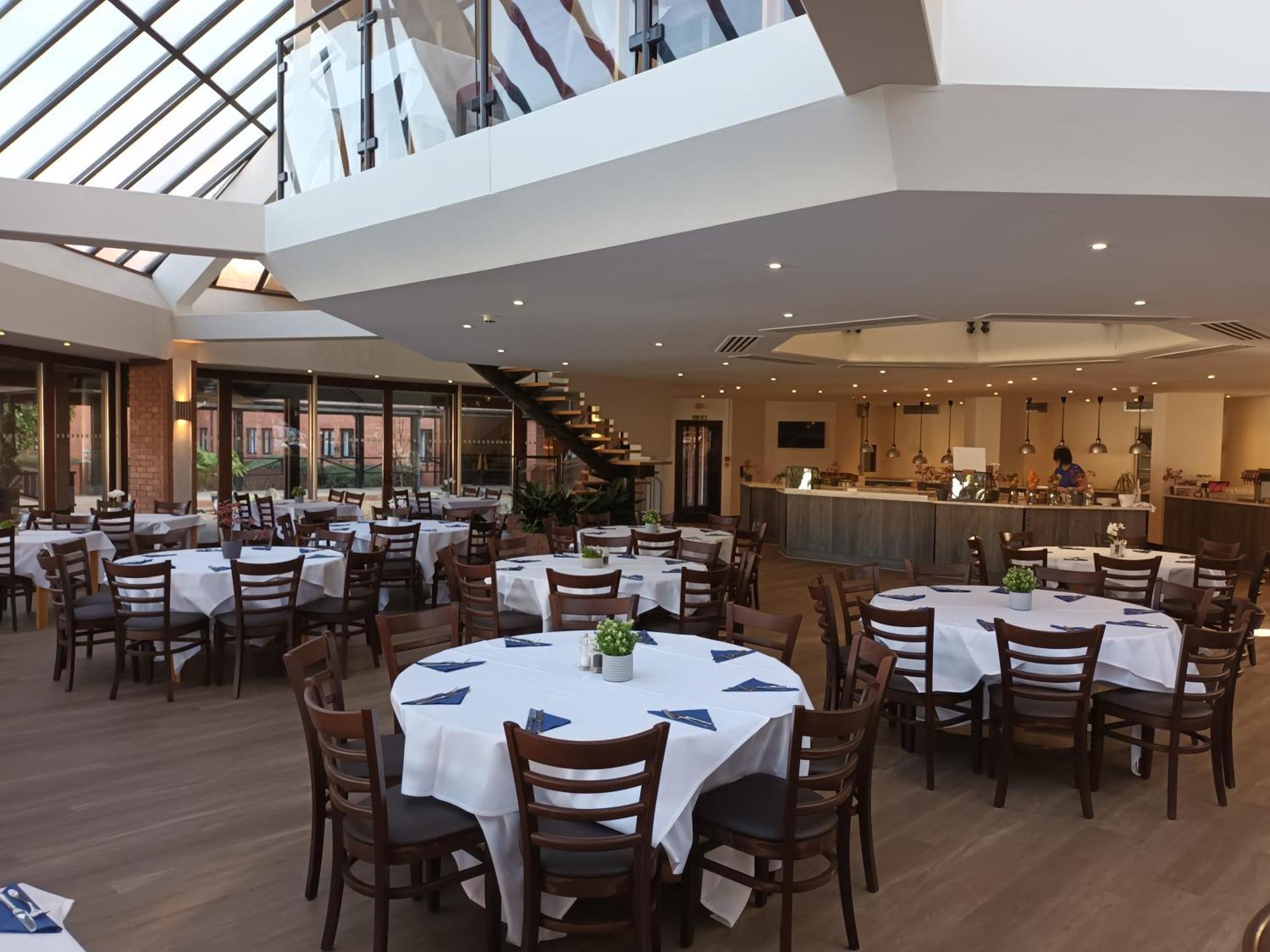 Cim Business Centre Hotel Maidenhead Bagian luar foto