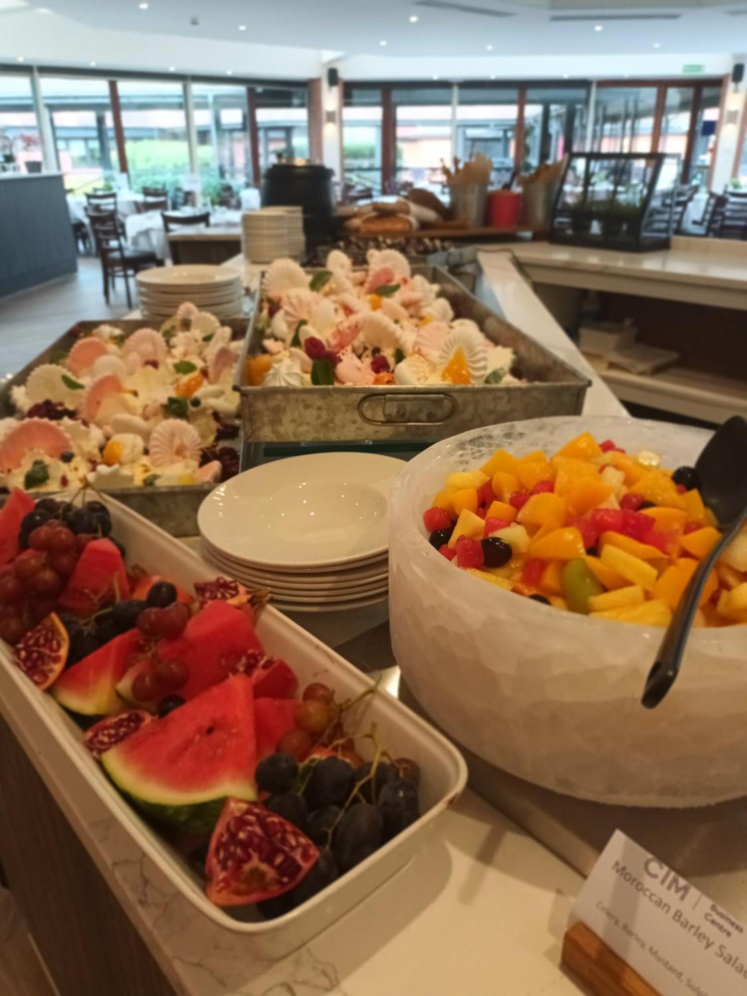 Cim Business Centre Hotel Maidenhead Bagian luar foto