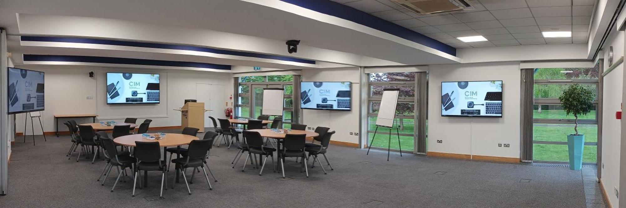 Cim Business Centre Hotel Maidenhead Bagian luar foto