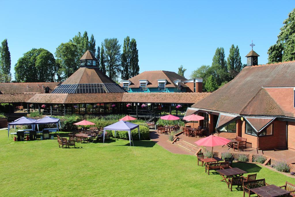 Cim Business Centre Hotel Maidenhead Bagian luar foto