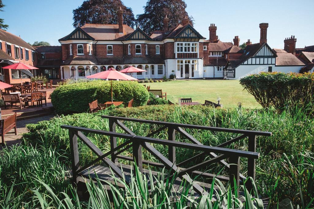 Cim Business Centre Hotel Maidenhead Bagian luar foto