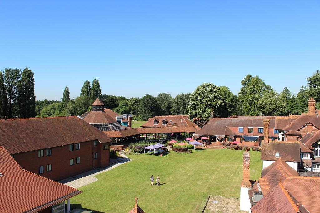 Cim Business Centre Hotel Maidenhead Bagian luar foto