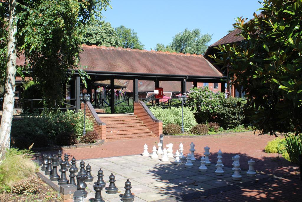 Cim Business Centre Hotel Maidenhead Bagian luar foto
