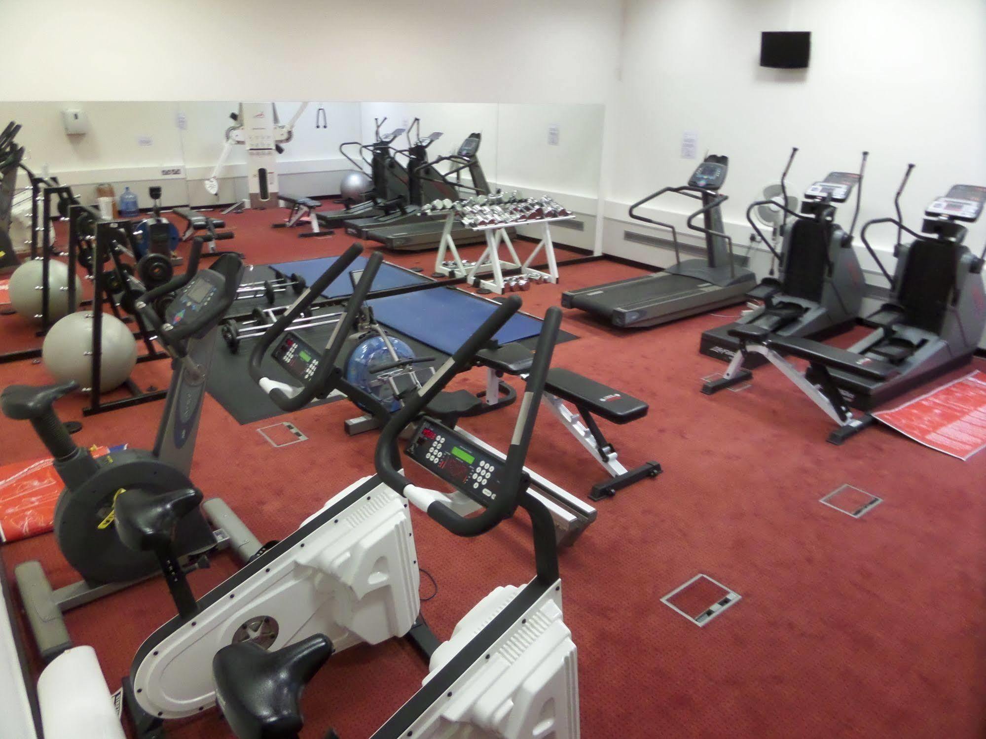 Cim Business Centre Hotel Maidenhead Bagian luar foto