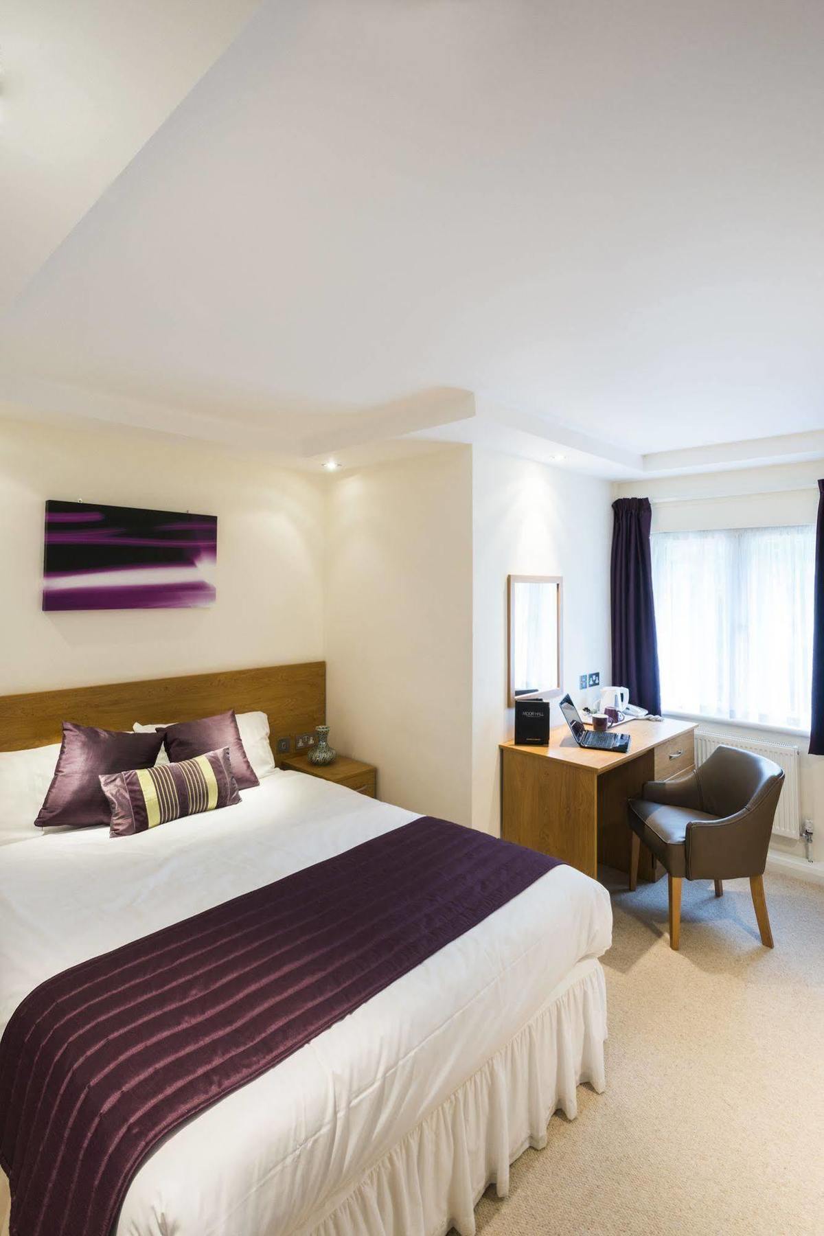 Cim Business Centre Hotel Maidenhead Bagian luar foto