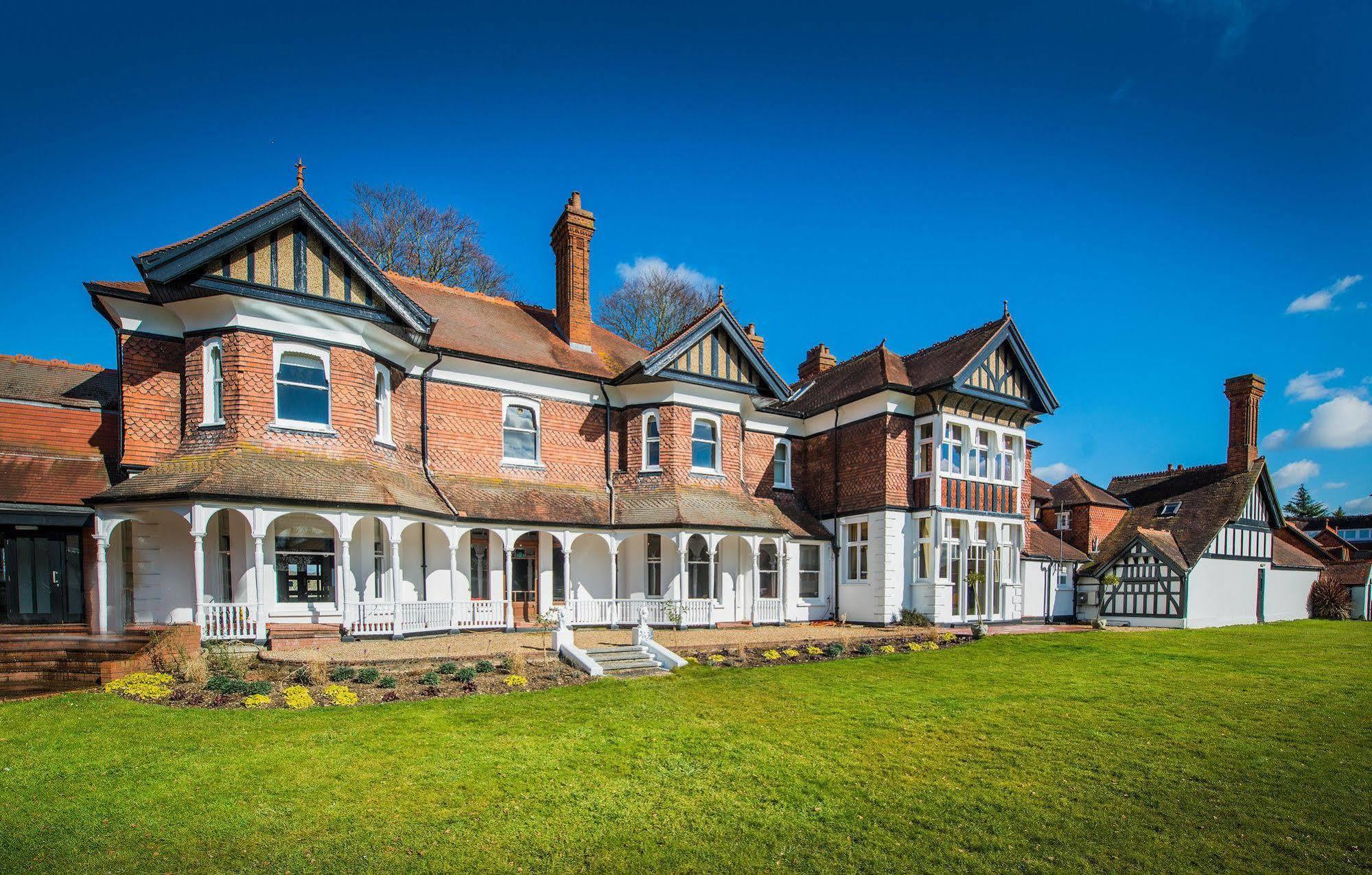 Cim Business Centre Hotel Maidenhead Bagian luar foto