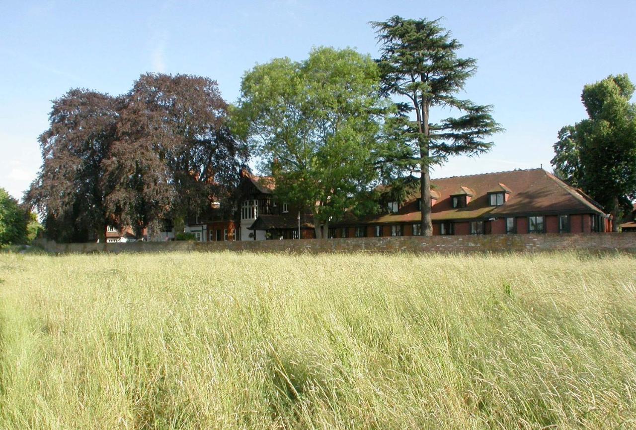 Cim Business Centre Hotel Maidenhead Bagian luar foto