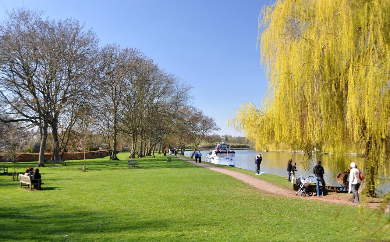 Cim Business Centre Hotel Maidenhead Bagian luar foto